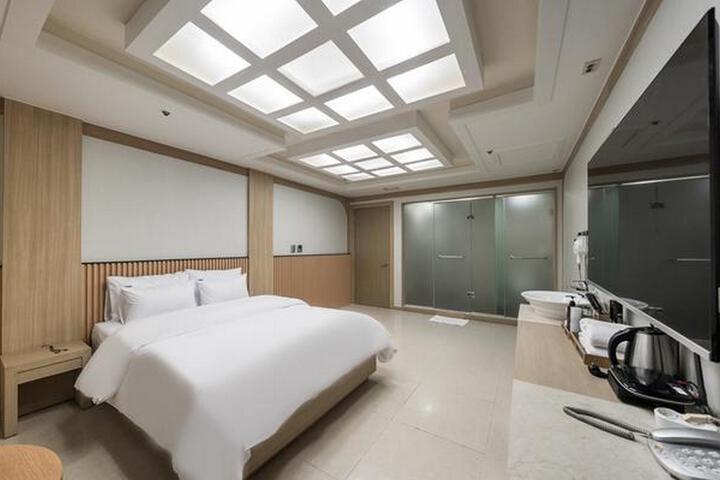 Room 25 of 70