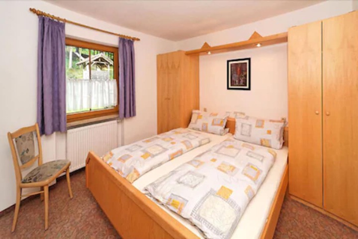 Room 6 of 27