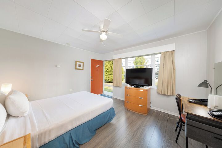 Room 8 of 71