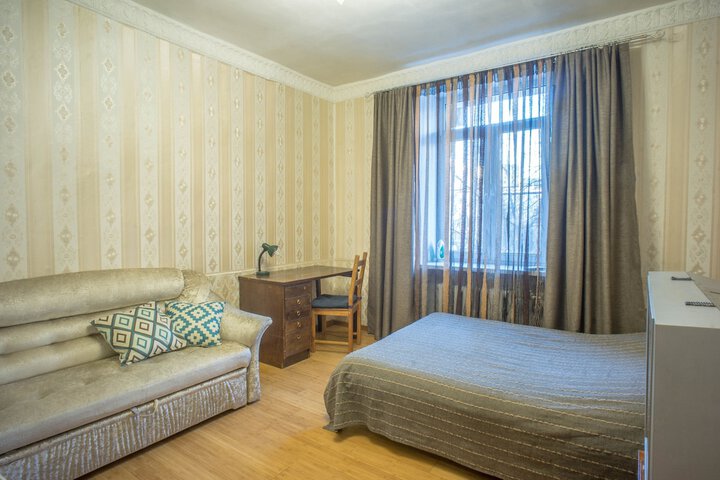 Room 4 of 17