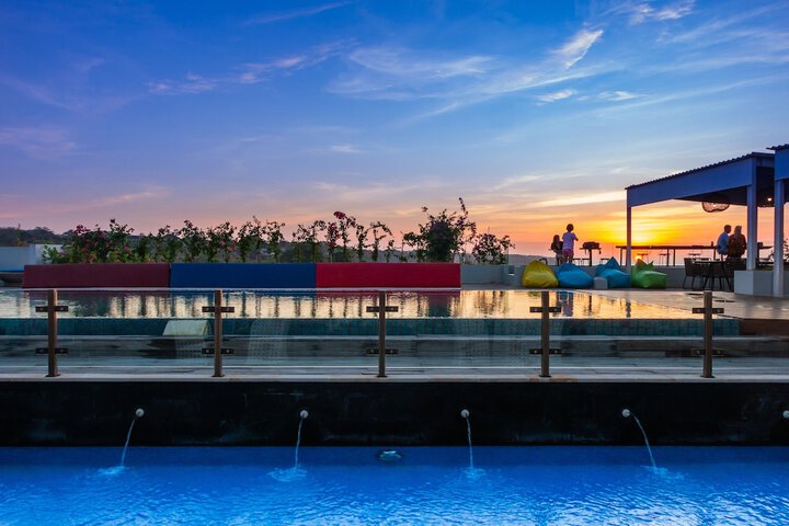 Hotel with Pool