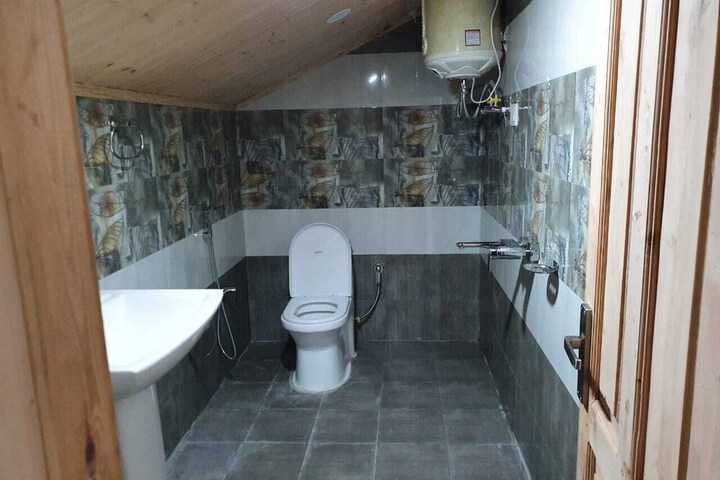 Room 6 of 11