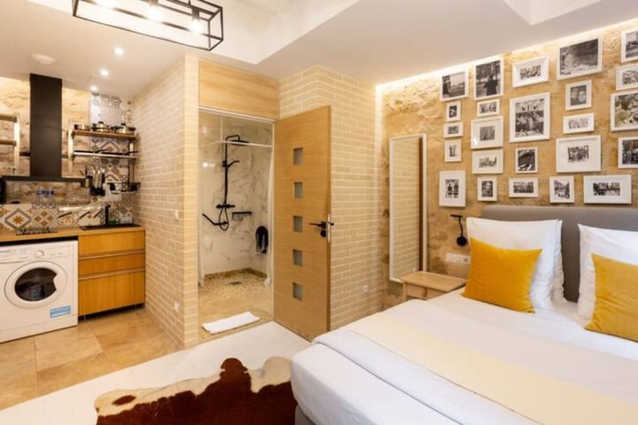 Room 251 of 648