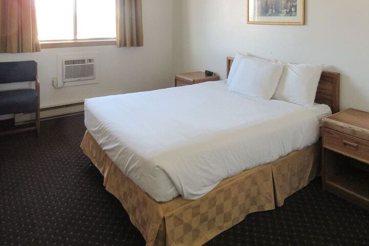 Room 6 of 12
