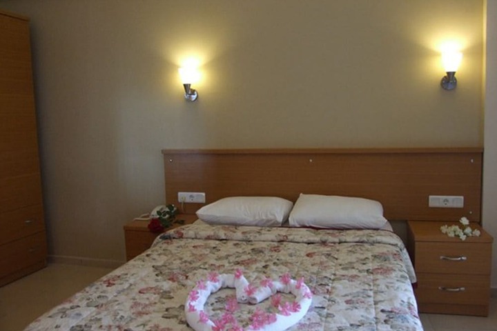 Room 6 of 50