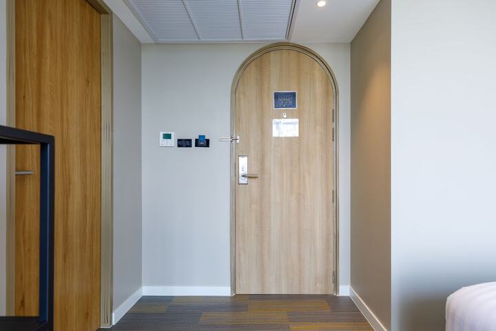 Room 17 of 161