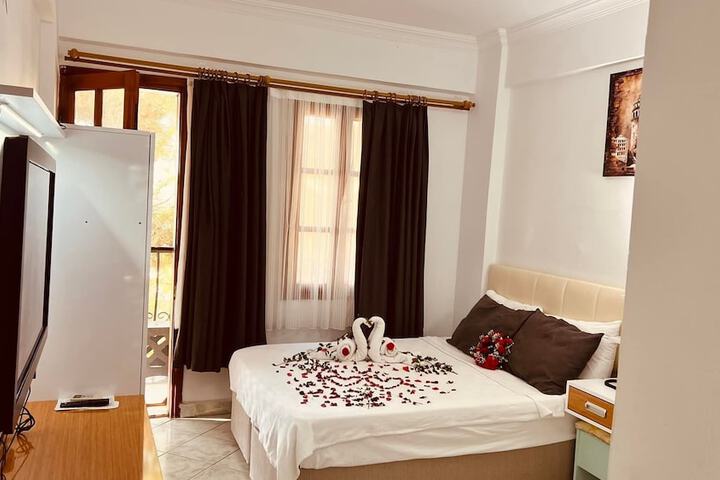 Room 7 of 18