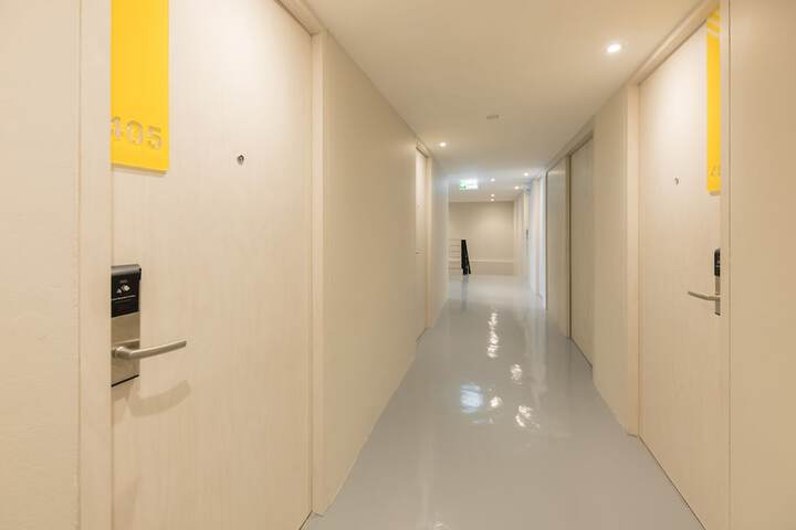 Ballroom/Hall 21 of 25