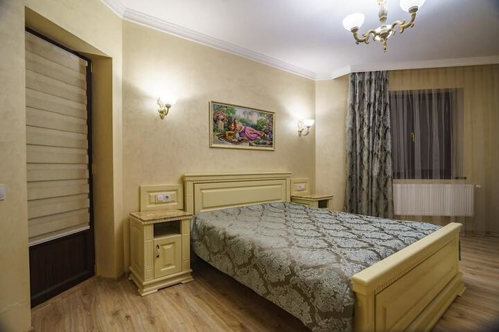 Room 8 of 35