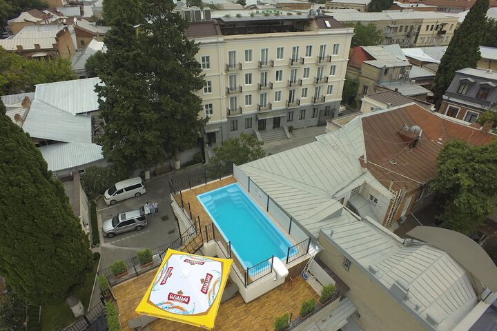 Pool 21 of 42