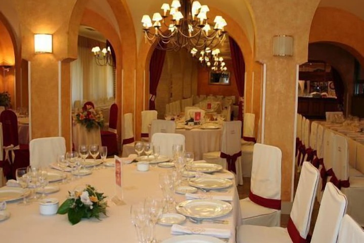 Ballroom/Hall 31 of 40