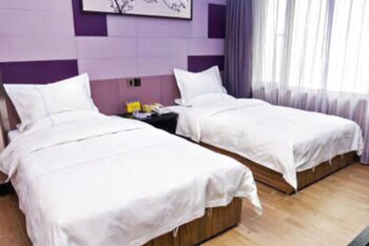 Room 3 of 8