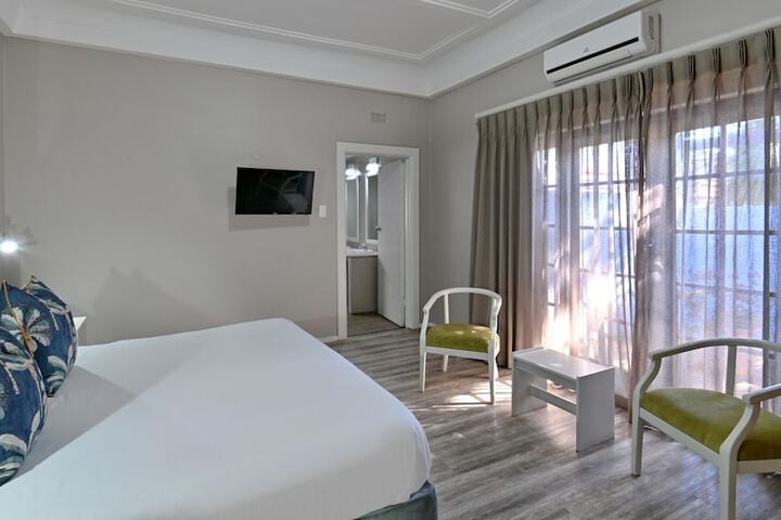 Room 82 of 199