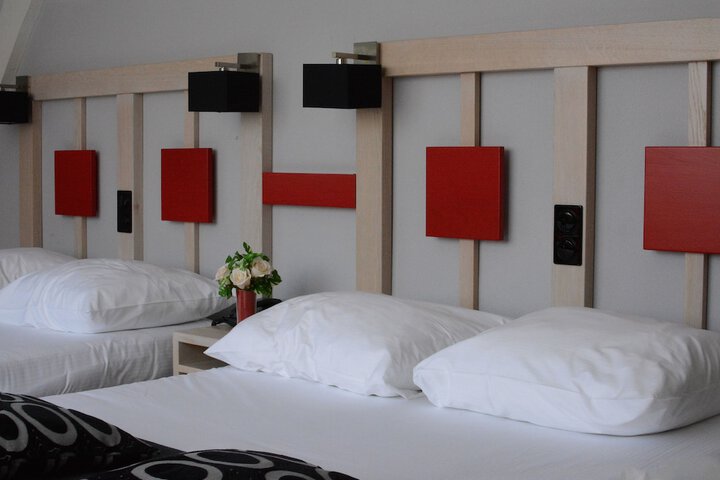 Room 8 of 48