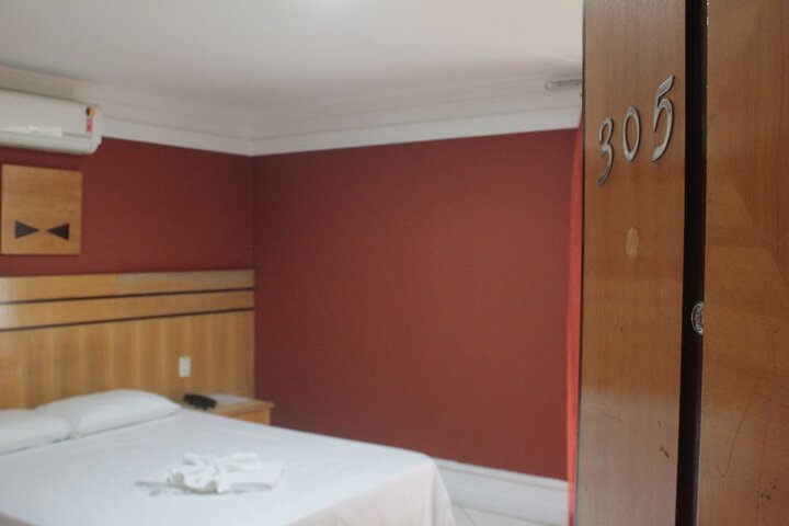 Room 5 of 40