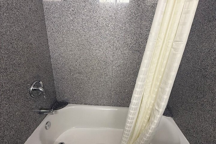 Room 32 of 48