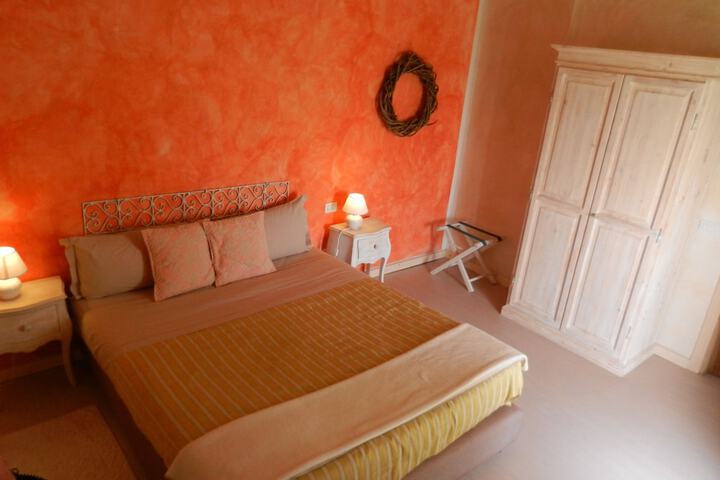 Room 2 of 28