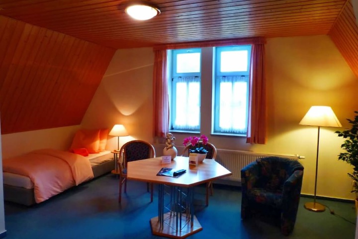 Room 9 of 65