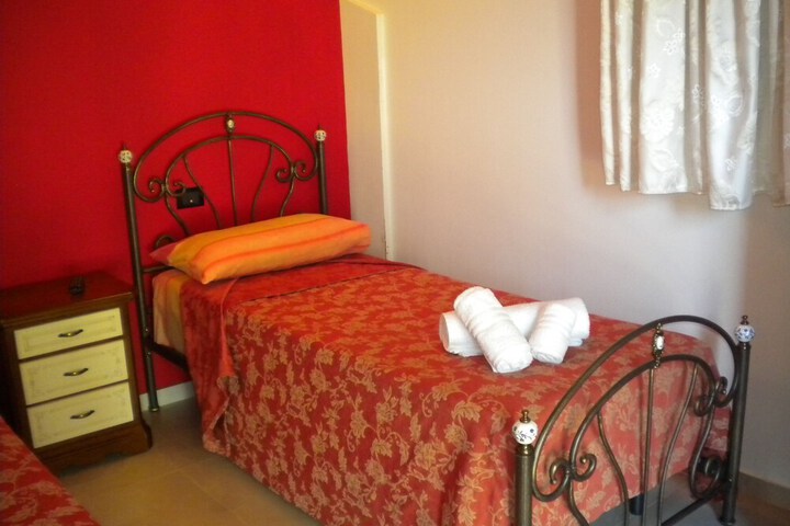 Room 6 of 32