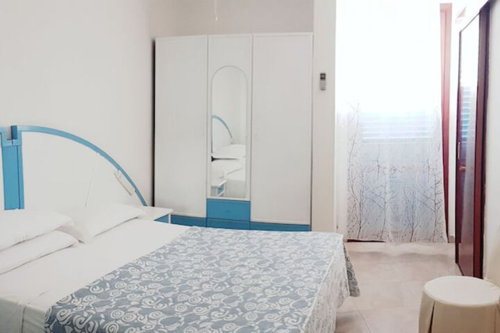 Room 8 of 28