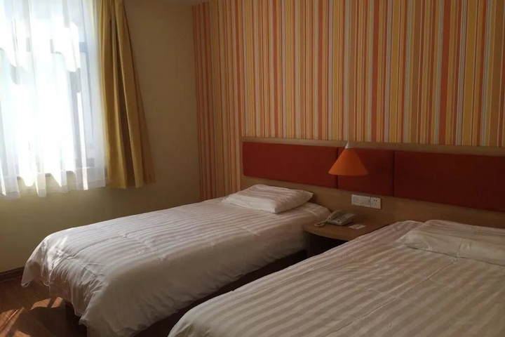 Room 4 of 17