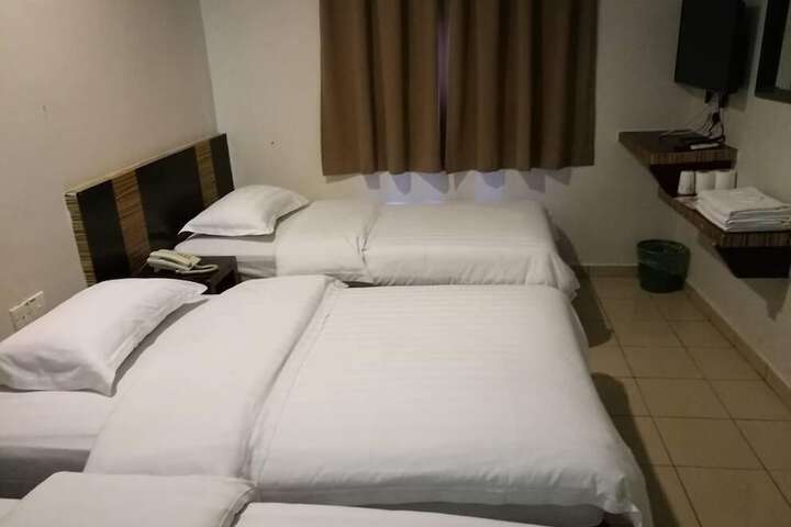 Room 16 of 34