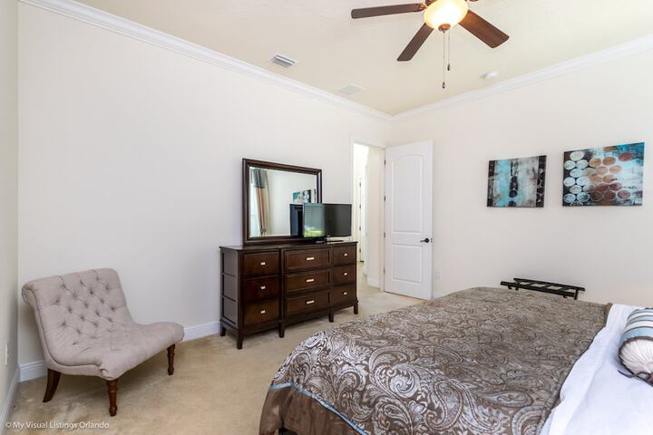 Room 6 of 44