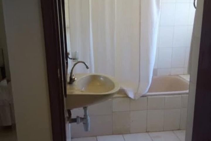 Room 8 of 12
