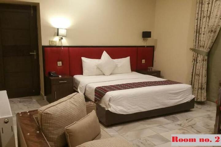 Room 9 of 18