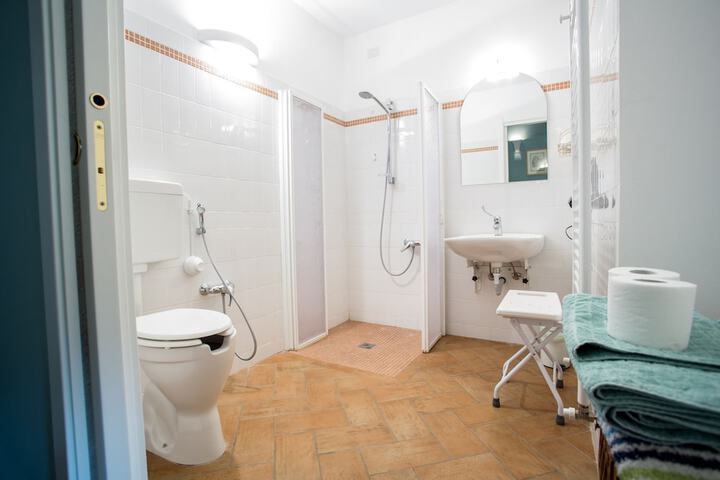 Room 16 of 26
