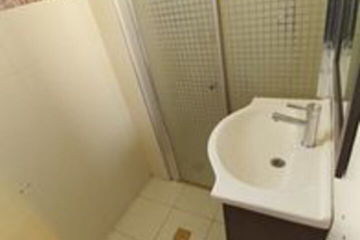 Room 8 of 32