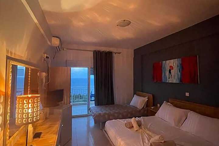 Room 4 of 14