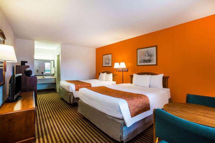 Standard Room, King or Two Doubles (9 of 9)