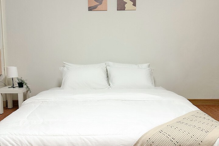 Room 8 of 80