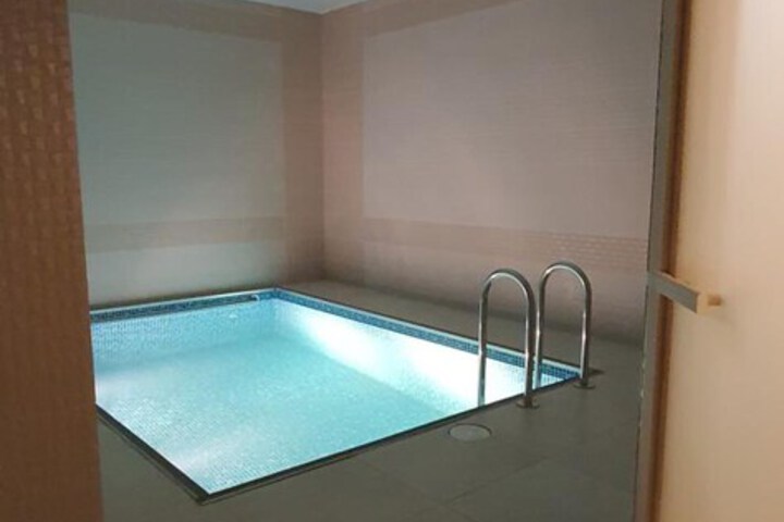 Pool 49 of 60
