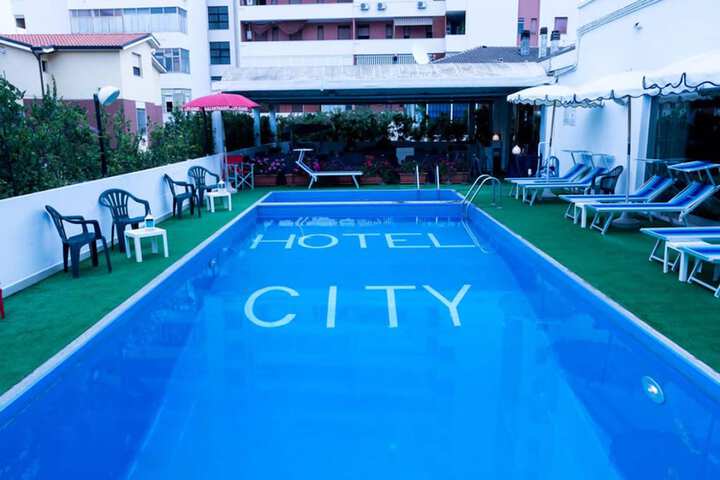 Pool Hotel