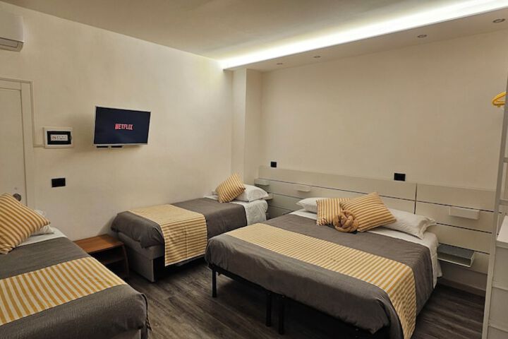 Room 7 of 76