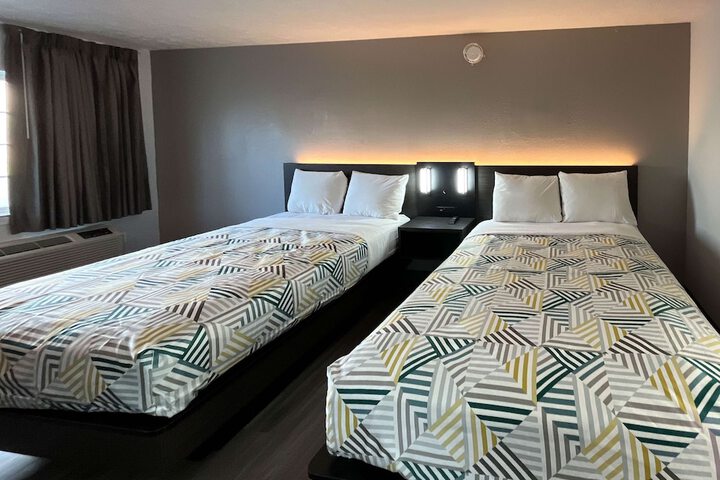 Deluxe Room 2 Double Beds Refrigerator, Microwave (3 of 8)
