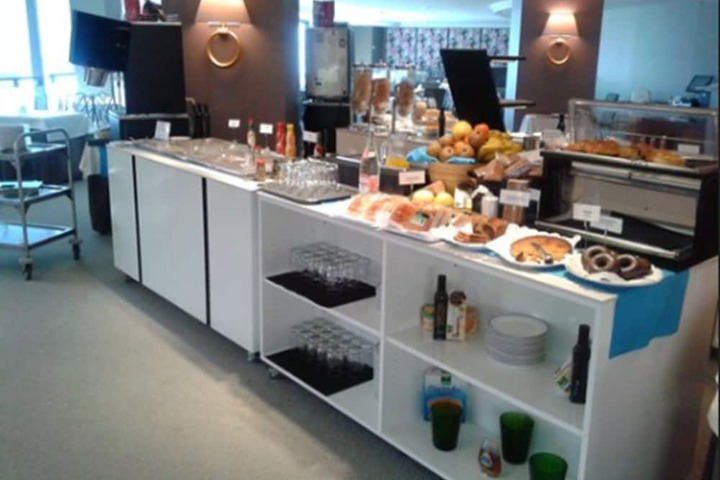 Breakfast/Coffee Service 86 of 138