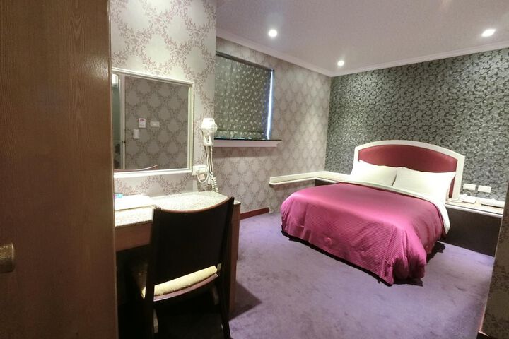 Room 14 of 22