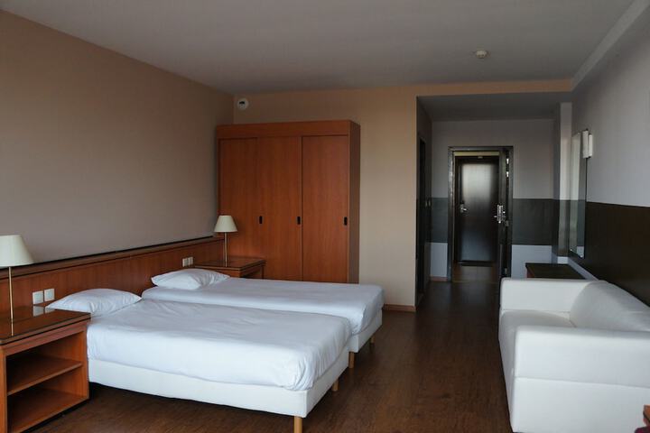 Room 8 of 23