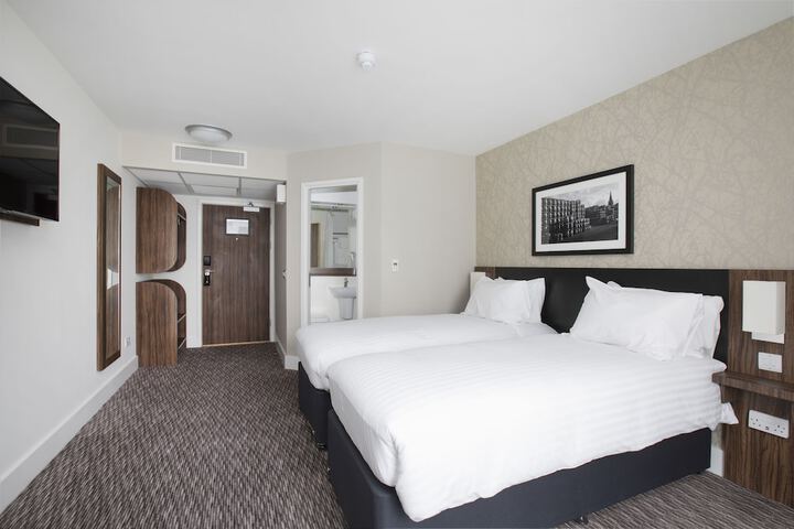 Room 9 of 26