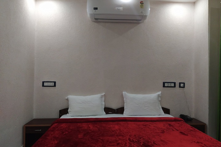 Room 15 of 34
