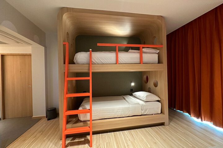Room 5 of 38