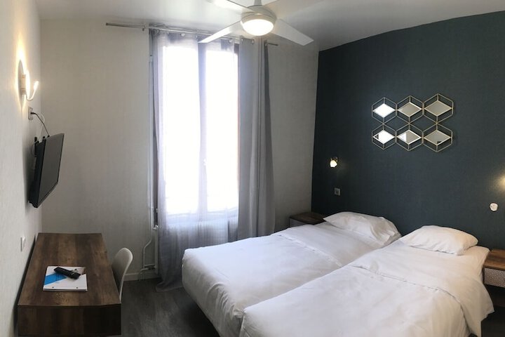 Room 16 of 38