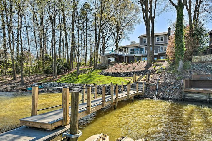 Riviera Paradise W / Private Dock! 4 Bedroom Home by RedAwning