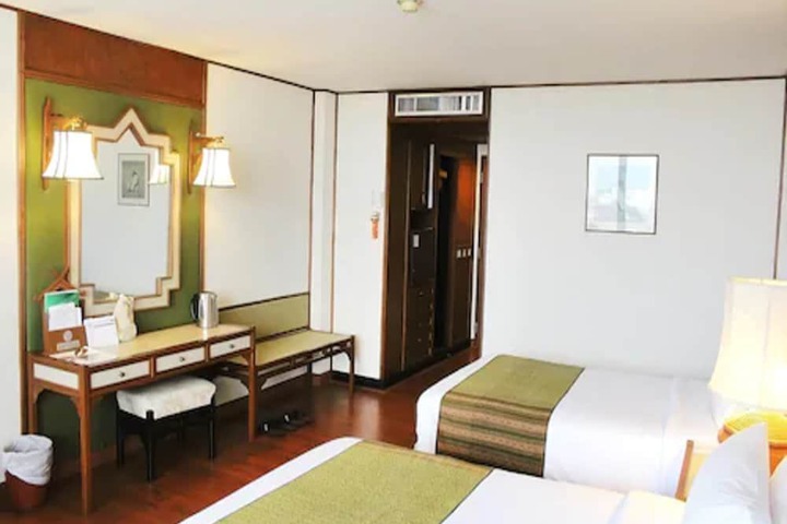 Room 8 of 52