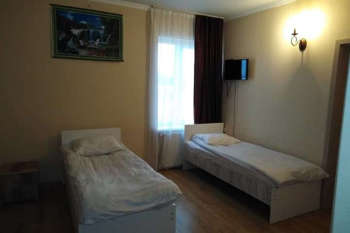 Room 9 of 16