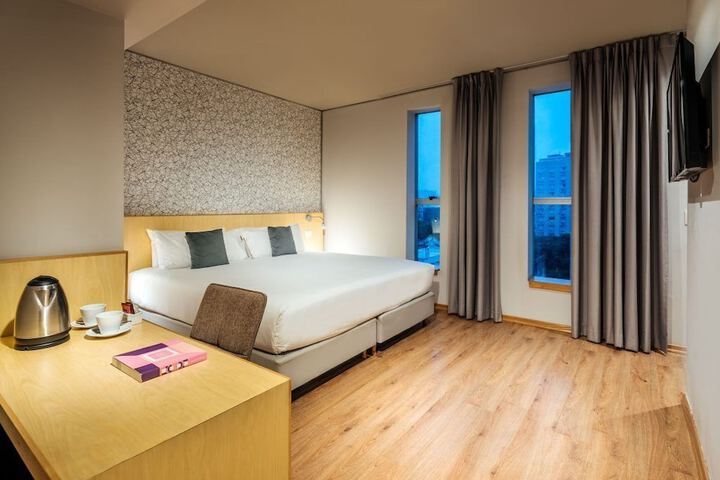 Room 26 of 60