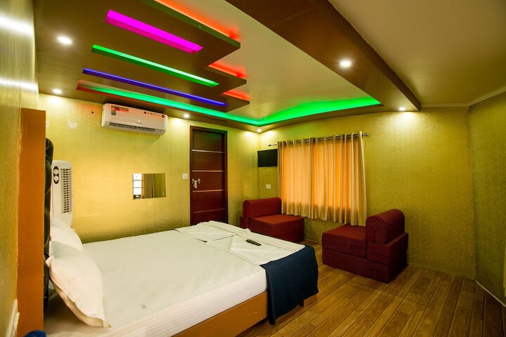 Room 5 of 14